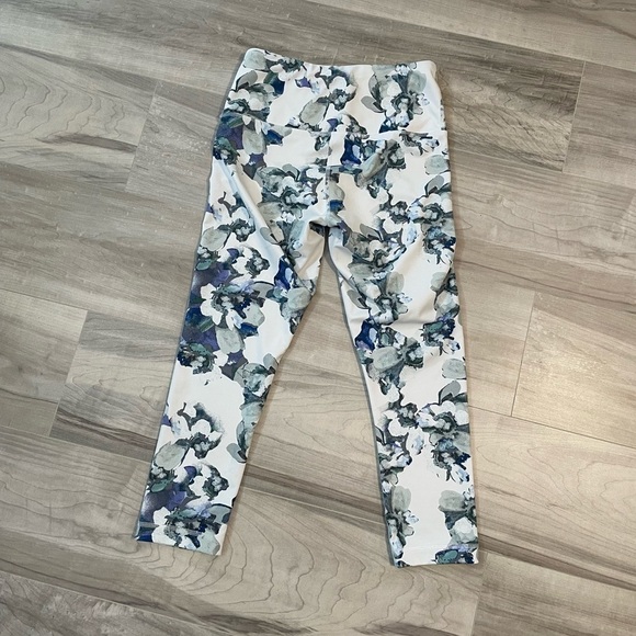Velocity White And Blue Floral Print Active Wear Leggings- Size Small - Picture 2 of 11